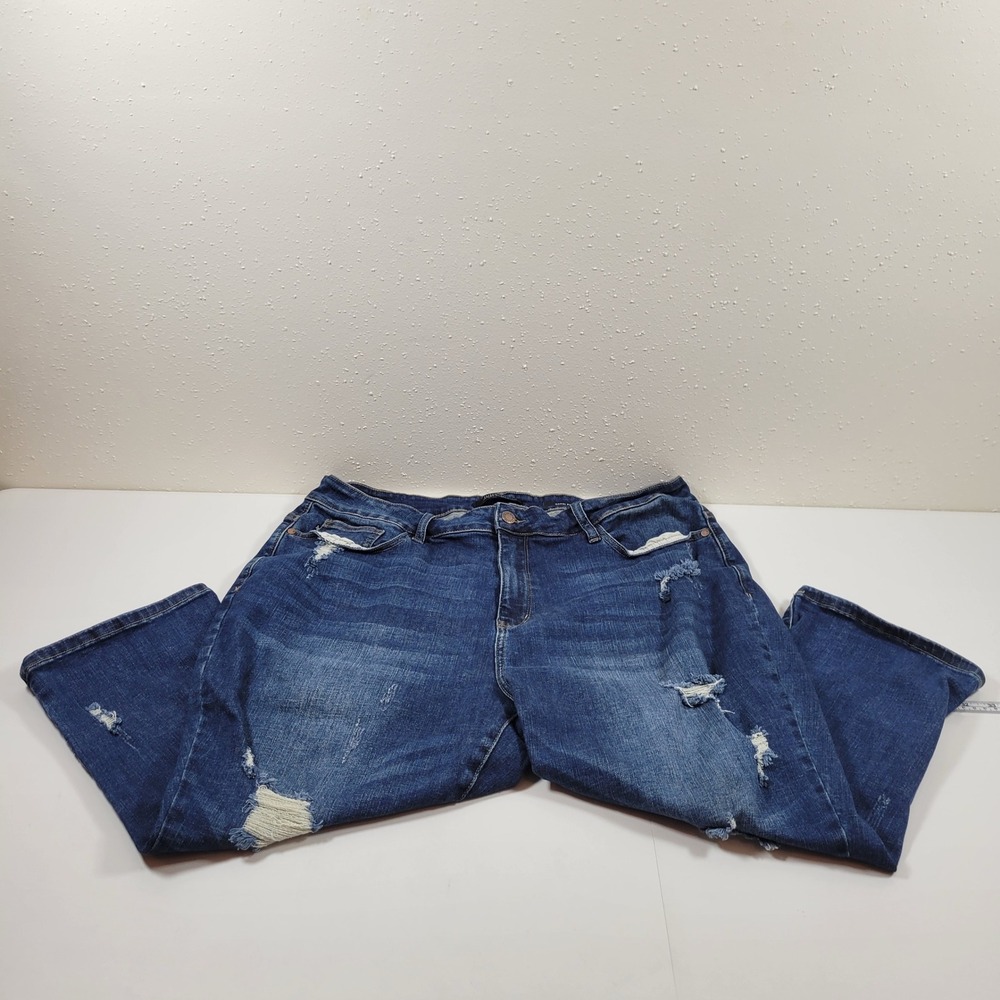Judy Blue Capri Fit Jeans Womens‎ 20W Blue Excellent Distressed Destroyed Crop